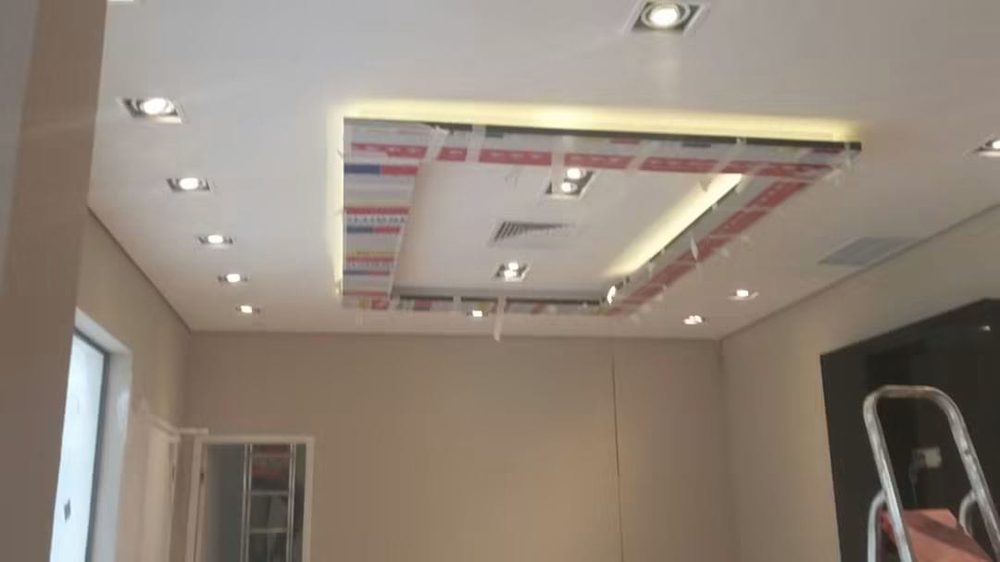 Forro de gesso rebaixado instalado pela Maretti